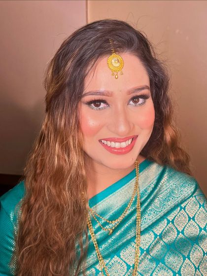 A happy and confident mom-to-be, looking stunning in her turquoise saree.