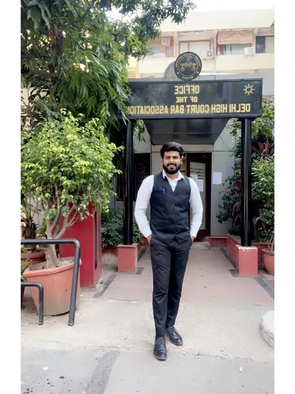 Delhi High Court Bar Association ke bahar. Ek vakeel ke roop mein, yeh mera doosra ghar hai.