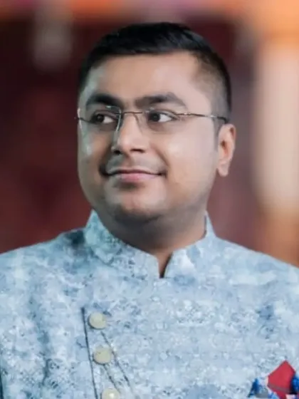 For this groomsman's look, we went with a clean and natural style to complement his traditional sherwani. My 'sider makeup' technique ensures the skin looks healthy and fresh, perfect for daytime wedding functions.