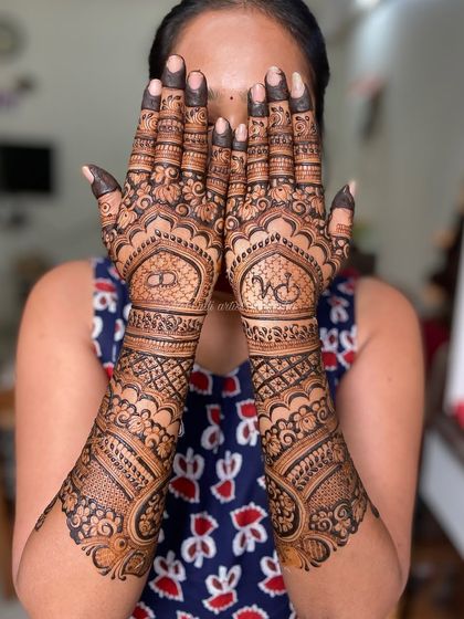 Elegant Engagement Mehendi photo 22