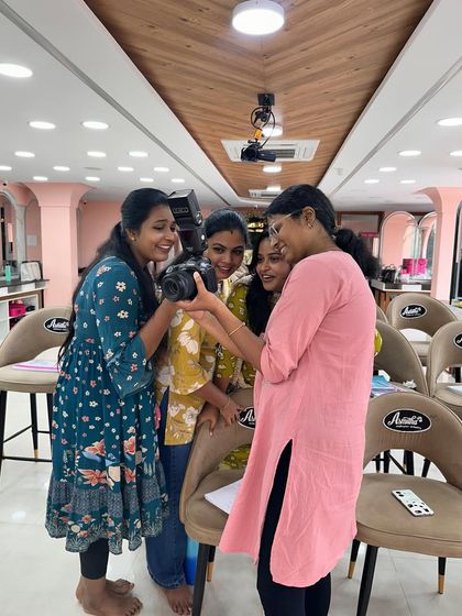 Asmitha Makeover Artistry - Professional Beauty Artist Courses The Complete Artist: Saree Draping, Photography & Styling photo 8