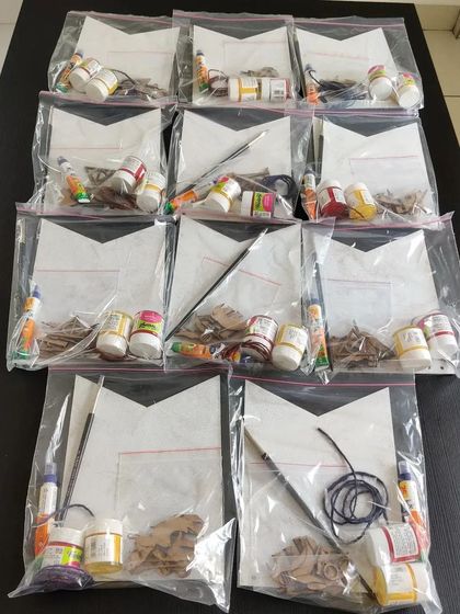 Here are the individual Harry Potter kits, all packed and ready for a birthday party. I make it easy for you by preparing everything each guest will need for the art activity.