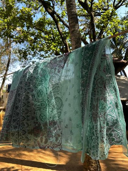 This breezy kota saree is a canvas for our timeless floral and paisley block prints. Each motif is thoughtfully placed to tell a story of a dreamy vintage summer, making the prints the true star of this piece.