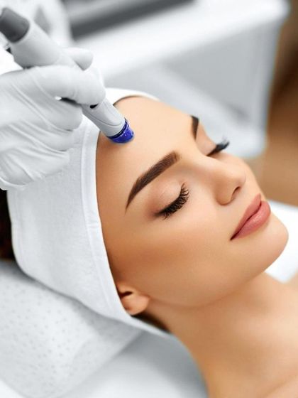 This image captures the essence of a HydraFacial treatment. I use this advanced technology to give my patients the cleanest, most hydrated, and glowing skin possible.