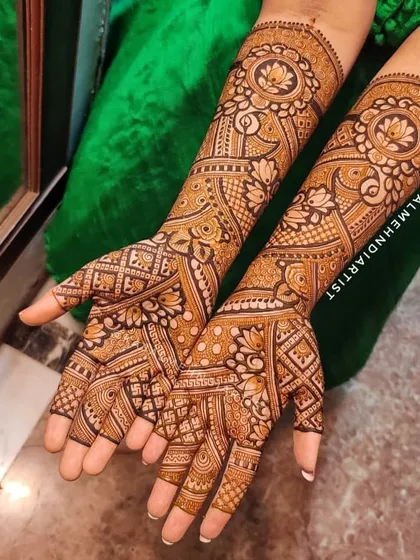 Another beautiful example of non-figurative bridal henna. The design uses lotus and peacock motifs in a symmetrical layout for a balanced and elegant look.