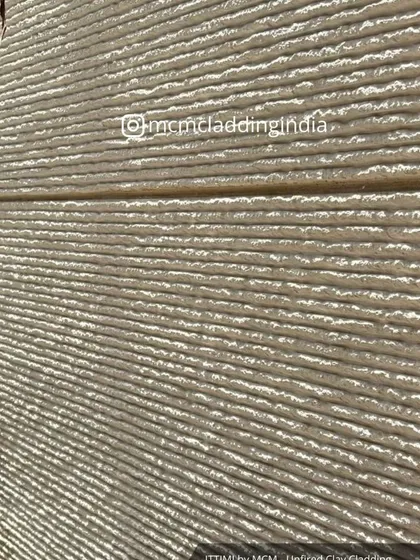 A detailed angle of the Ittimi 'Stripe Stone' texture. The fine, horizontal grooves create a delicate play of light and shadow.