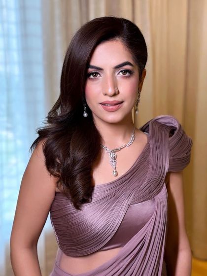 A close-up of Noor's Roka makeup. The look is sophisticated and modern, perfect for a stylish celebration.