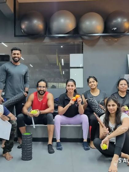 Another happy group photo from our workshop. It's wonderful to see so many professionals dedicated to continuous learning.