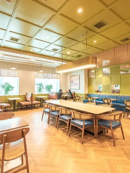 This cafeteria space is designed as a place for recharge and comfort. Warm colors, varied seating options, and soft lighting create a soothing atmosphere, offering a welcome break from the clinical environment.