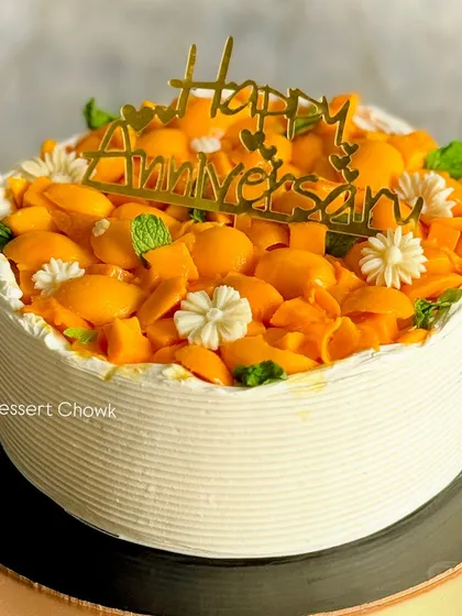Layers of fluffy cake, sweet mango filling, and fresh cream make this Mango Maharaja anniversary cake a tropical dream.