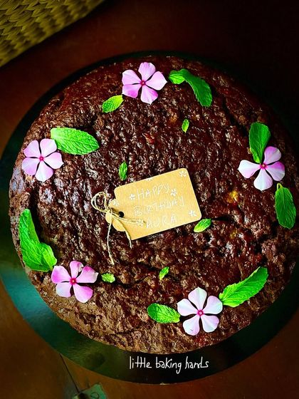 The simple, pretty decoration on this whole wheat choco-banana cake, using edible flowers and mint leaves. It’s all about natural beauty.