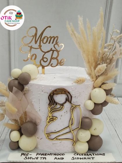 A closer look at our bohemian-themed "Mom to Be" cake. The combination of textures, from the rough-edged buttercream to the dried pampas grass, creates a beautiful, rustic look.
