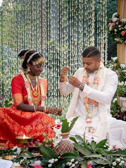 Draping for bride Syama was a beautiful experience. Her traditional red silk saree for her Sanatani wedding ceremony was draped to honour the rituals while ensuring she felt comfortable and radiant.