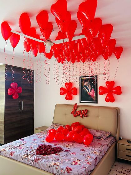 This angle shows the floating effect of the heart-shaped balloons with long ribbons, which adds movement and fills the room.