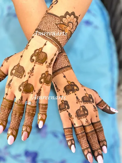 A playful and modern design featuring dangling elephant charms. This pattern is light and airy, perfect for someone who wants a unique and minimalist mehandi.