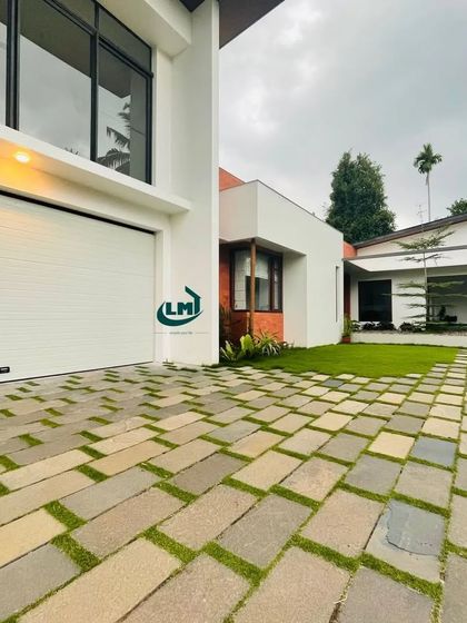 A clean, modern aesthetic achieved with our white sectional garage door. This installation shows how our doors can blend seamlessly with contemporary home designs, providing a secure and stylish entrance.