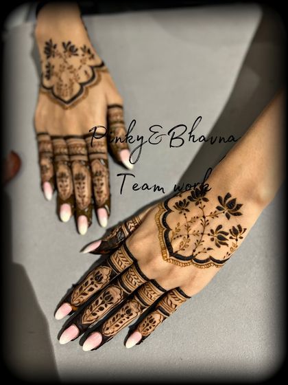 A beautiful example of a minimal back-hand design, perfect for someone who loves elegance and simplicity.