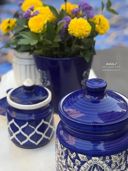 More details of the charming blue and white pottery used throughout the event, tying the whole theme together beautifully.