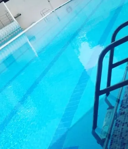 The pool is ready for our next session. The steps and clear water ensure a safe and accessible entry for all participants, regardless of their swimming ability.