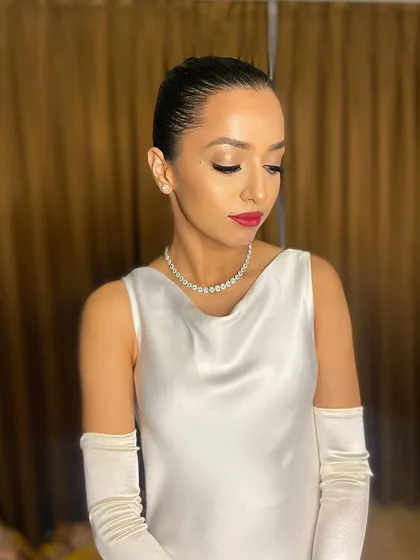 Modern, chic, and absolutely timeless. For Pawlin's reception, I created a clean, sophisticated look featuring a classic red lip and luminous skin, inspired by old-world Hollywood glamour.