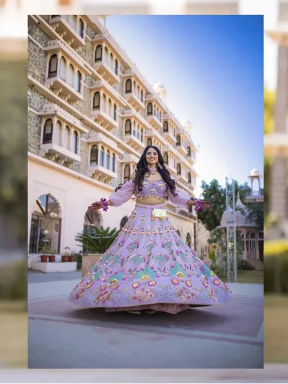 A joyful, twirling shot of the Mehendi bride. The grand architecture in the background adds a touch of royalty to this fun and vibrant portrait.