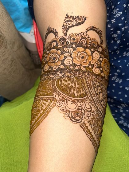 A close-up of the armband, featuring a beautiful floral band and a delicate crown-like detail at the top.