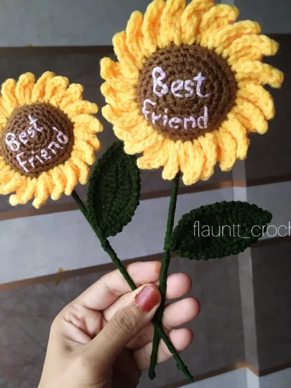 A handmade gift is a thoughtful one. I created these crochet sunflowers with a custom embroidered message, "Best Friend," to make a truly personal and lasting present.