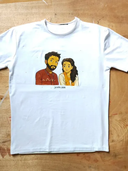 I can turn your favorite photo into a hand-painted portrait on a T-shirt. This custom couple portrait was created in an anime style, complete with their special date, making it a unique anniversary gift.