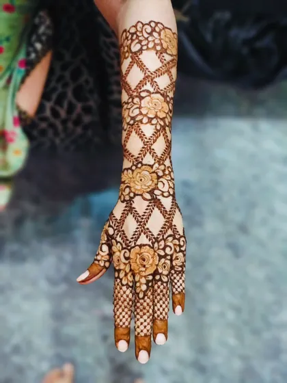A beautiful example of a jaal (net) design, with floral motifs placed within the diamond-shaped grid. This is a very elegant and popular style.