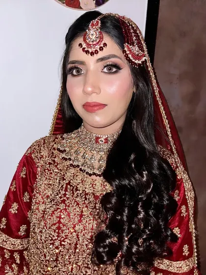 A beautiful Walima bride all dolled up. This look features glittery eyes and a flawless base, perfect for an evening celebration.