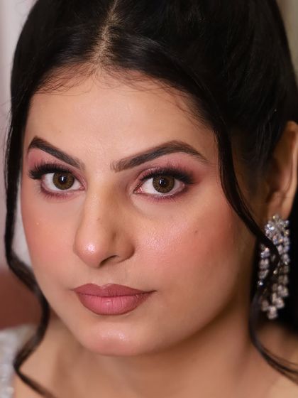 A close-up of the HD engagement look, showing the soft pink eye makeup and perfectly blended ombre lips.