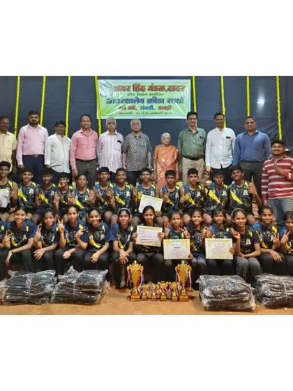 Both our boys' and girls' U-17 teams after their victory at the Amar Hind Mandal competition.
