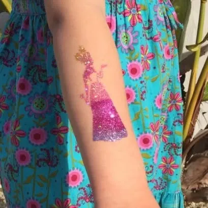 A beautiful princess silhouette tattoo, created with an ombre effect from gold to purple glitter. This is a perfect design for a royal-themed birthday party.