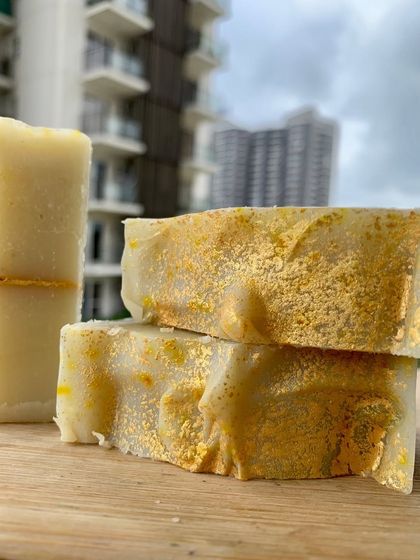 A refreshing bar of Eucalyptus & Mint soap, perfect for a cooling summer shower. The essential oils help clear congestion and leave your skin feeling tingly clean.