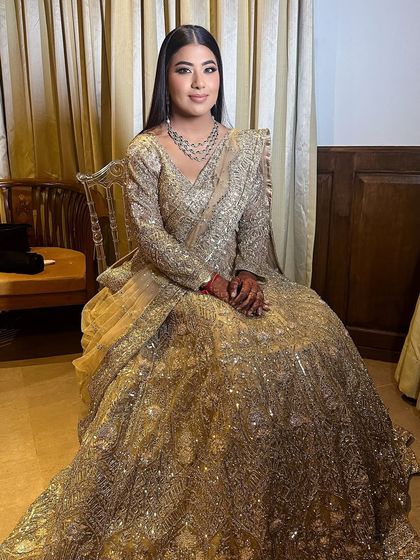 Seated and serene, Avanya's sangeet look is the epitome of grace. The makeup is flawless from every angle.