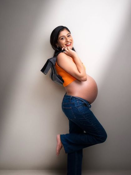 Sassy, strong, stunning. This striking frame celebrates bold motherhood, raw beauty, and a woman’s unshakable strength in a casual, confident look.