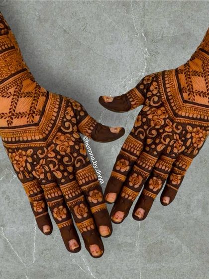 Elegant Back Hand & Minimalist Art photo 46