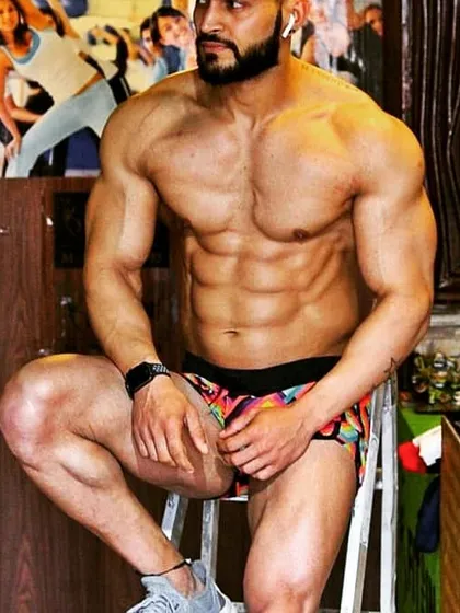 This is a series of shots showing my physique. For me, fitness is not just about the gym, it's about overall well-being and inner happiness.