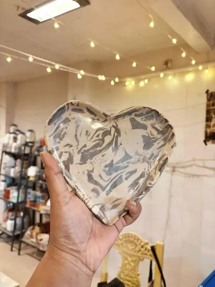 This set from a recent beginner's course graduate feels so playful and full of life. She experimented with marbled swirls, bold splatters, and soft greens, just trying things out and having fun with the clay. This is exactly what the journey is about.