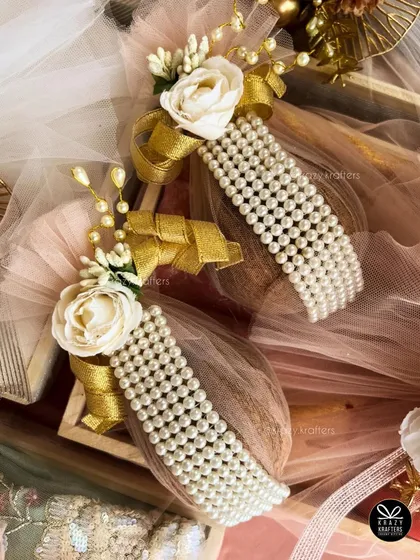 I love adding elegant and traditional touches like these pearl-studded bangles (gajras) to my trousseau designs, finished with a golden ribbon and a white rose.
