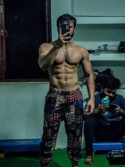 A closer look at the incredible results of a client who transformed his body naturally. Notice the defined abs and muscularity achieved through dedication.