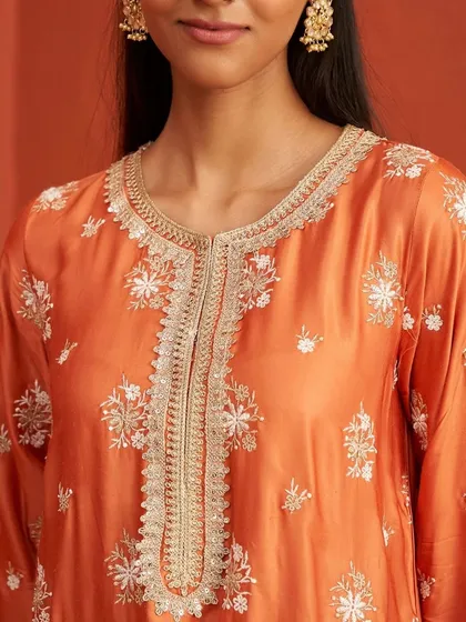 A close up of the beautiful embroidery on the neckline of the Kangna Burnt Orange Kurta Set.