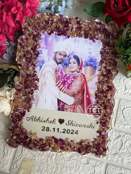 A straight-on view of the photo frame, clearly displaying the wedding photo and personalized text.