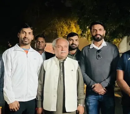 With the Minister of Agriculture & Farmers' Welfare, Shri Narendra Singh Tomar, at the FOK5 MMA League in Delhi.