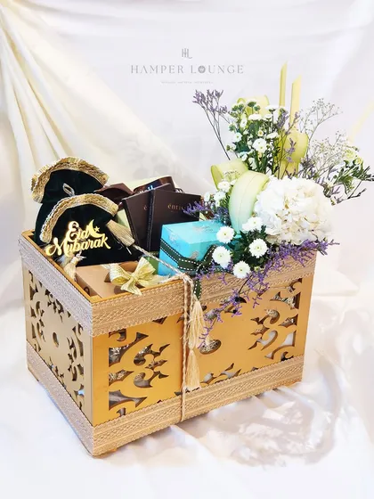 This ornate wooden box is a beautiful keepsake from your Eid celebrations. It's filled with festive potlis, sweet boxes, and fresh florals, combining traditional motifs with luxury gifting. opting for a more masculine aesthetic.