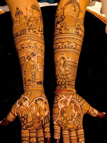 This full-arm design tells a story from the doli procession to the varmala ceremony, with portraits of the bride and groom on the forearms.