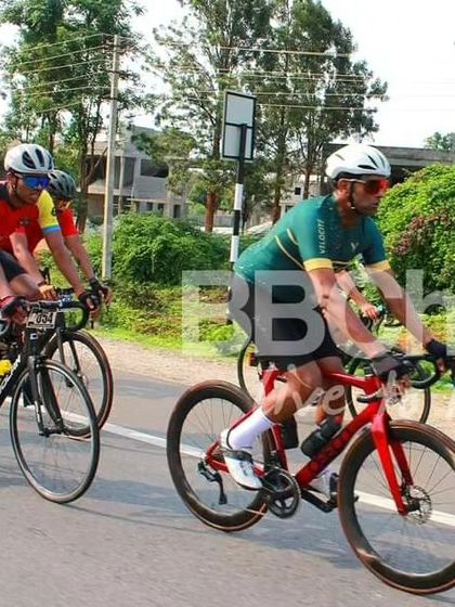 A group of amateur riders, including one from the Velocite racing team, enjoy the race.