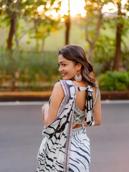 Styling this black and white animal print saree for actress Payal Radhakrishna against a golden hour sunset was a dream. The look is modern, bold, and perfect for an outdoor shoot, showing how I tailor outfits to the setting and mood of an event.