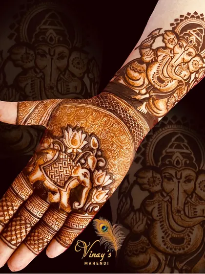 An auspicious Ganpati design to begin the wedding festivities. This piece combines a seated Ganesha with lotus and elephant motifs, elements we practice extensively in our courses.