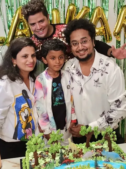Another great shot with the birthday boy and his family in Kandivali. Creating happy memories is my main kaam.